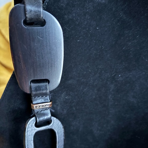 Gucci Black Leather Strap with Logo Detail - Picture 6 of 16